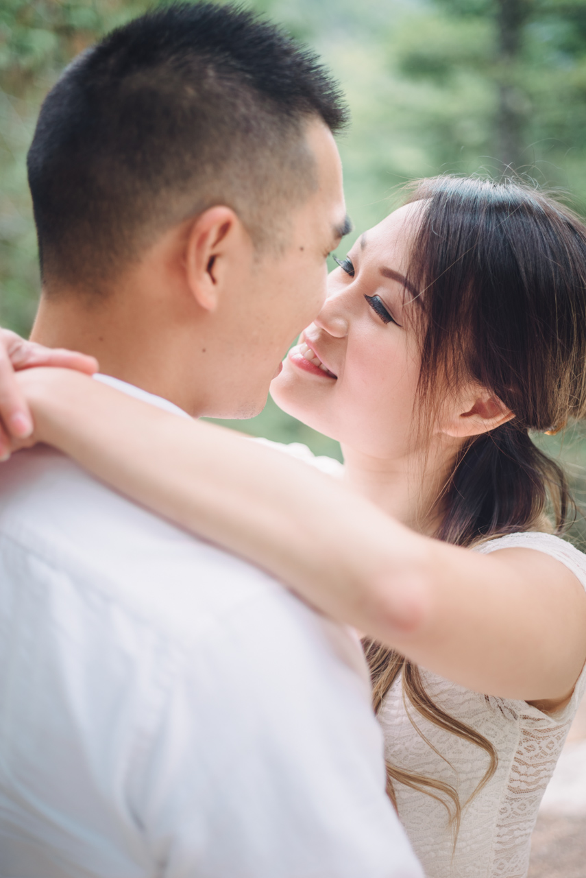 wedding engagement photo photographer photography squamish sea to sky gondola vancouver bc canada best couple candid