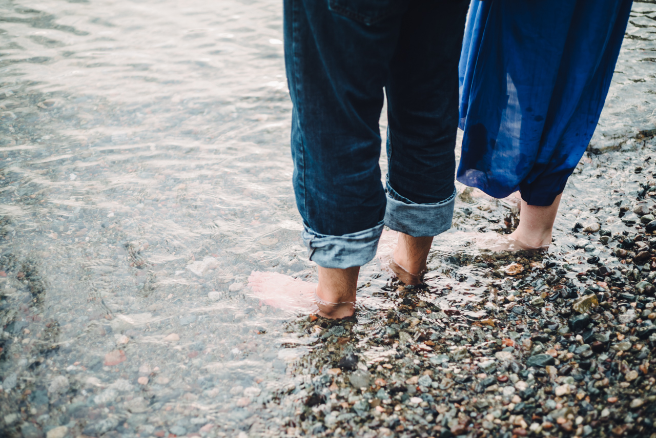 tabby & jimmy whytecliff west vancouver engagement photo shoot vancouver trees forest beach rock wedding west bc british columbia photography photo shoot